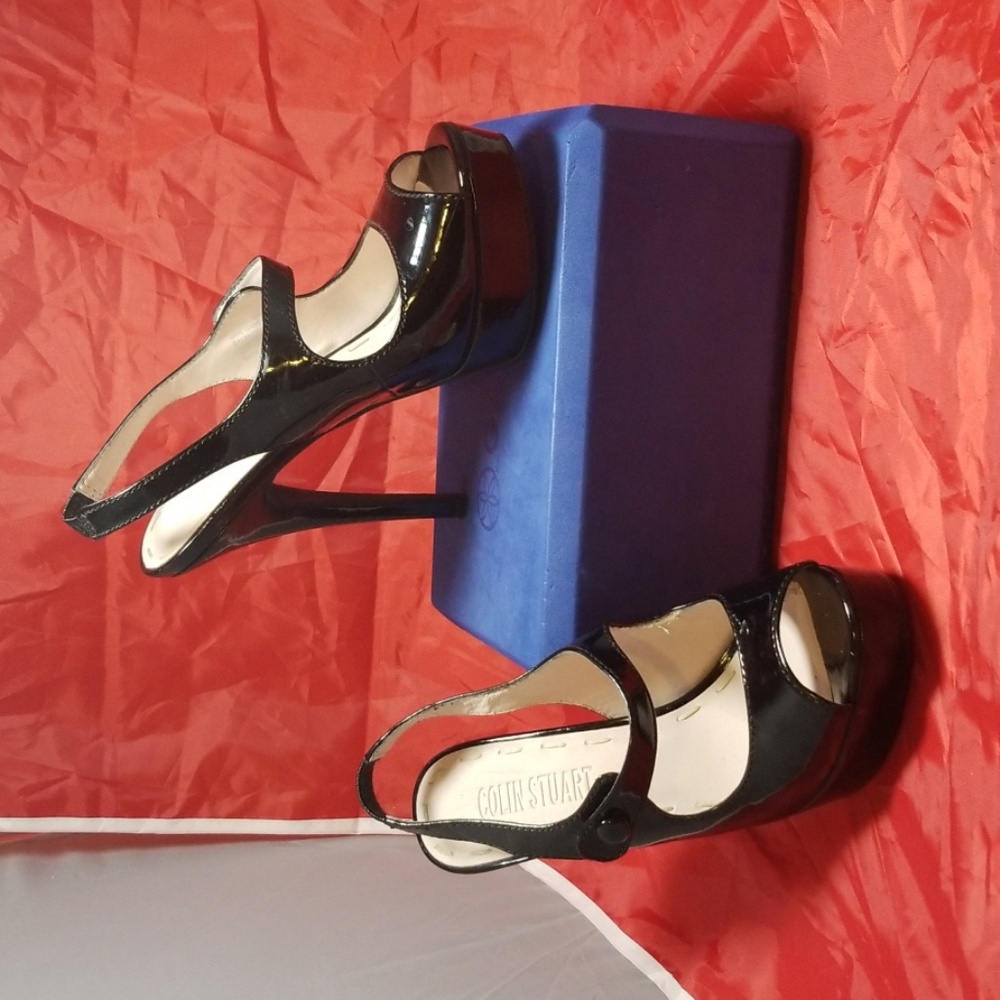 black patent pump